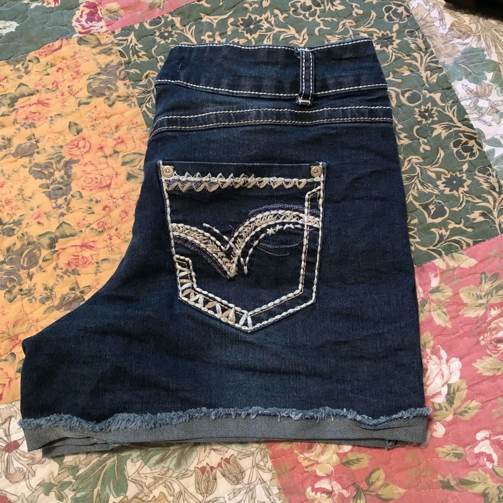 Size 6 woman’s shorts